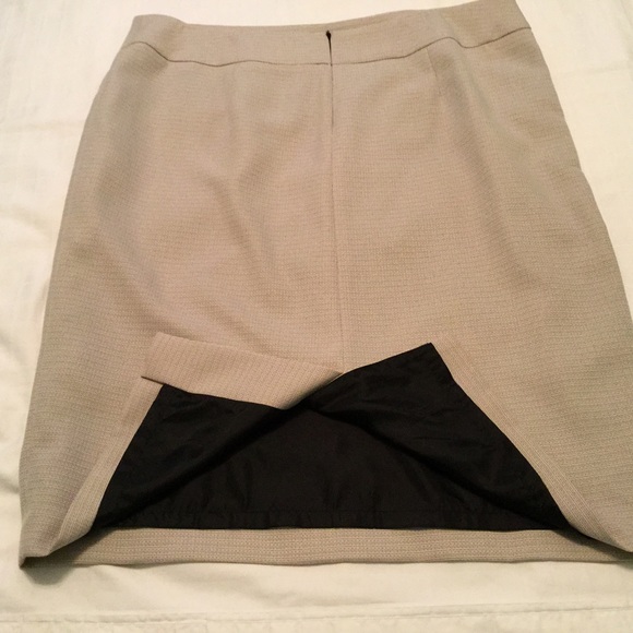 Evan-Picone Tan Suit - Picture 6 of 7